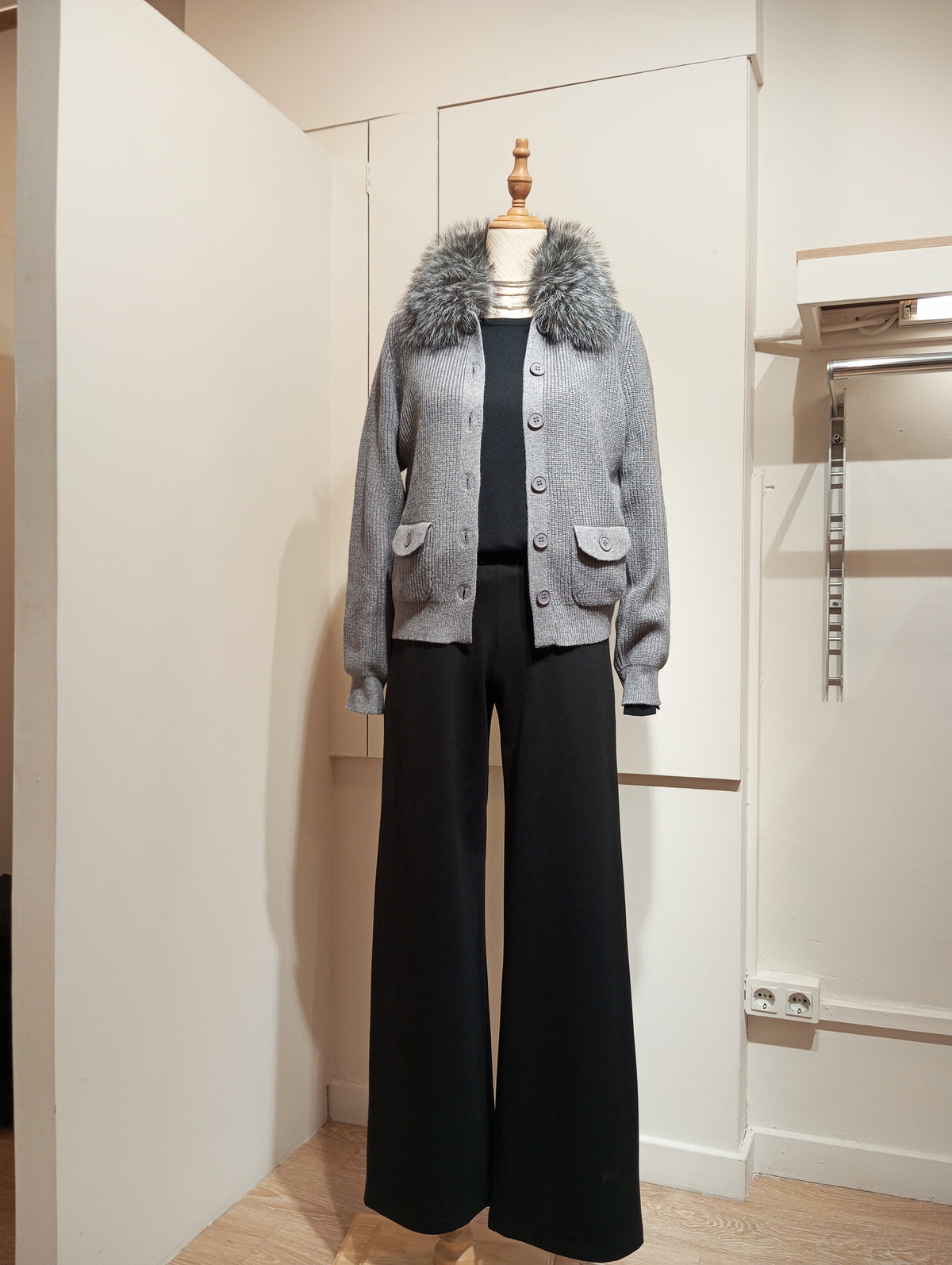 Chaqueta de punto con cuello de pelo gris para mujer - G-Barcelona